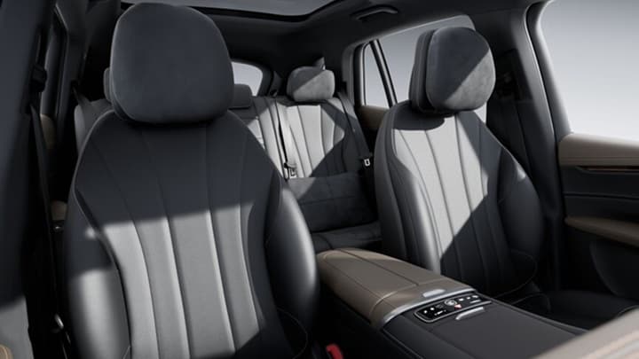 EQS SUV Image 21