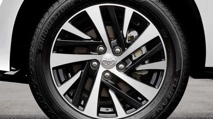 Innova Crysta Image 12